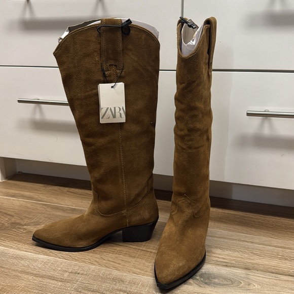 Stylish Suede Heeled Boots - Picture 8 of 9